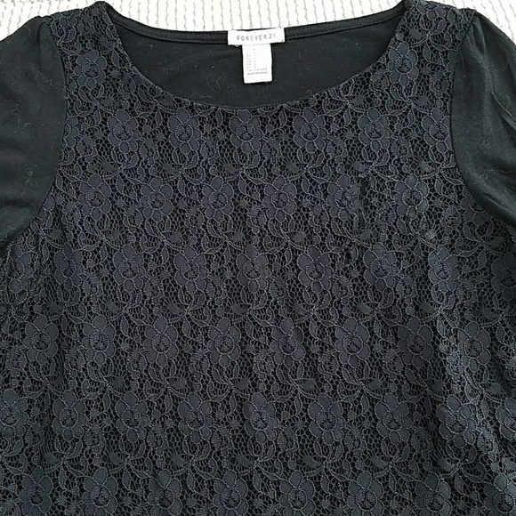 Very pretty soft top with crocheted pattern on too - Picture 2 of 8